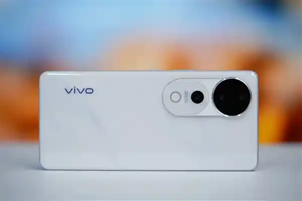 2025年Q3中国手机巨头格局大变：华为逆袭登三甲，小米紧咬第四位