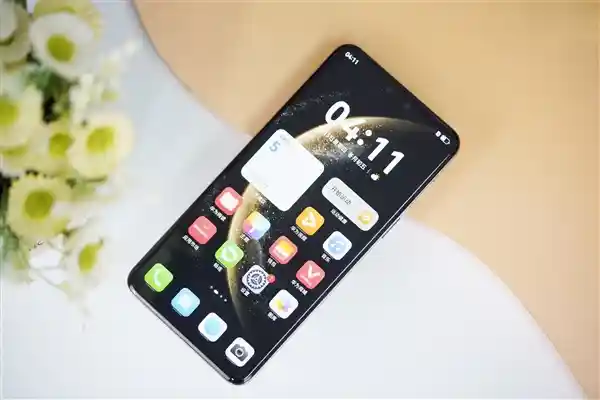 华为Mate 70新机将至！3000元+旗舰搭载降频麒麟芯引热议