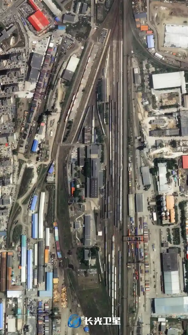 乌兰巴托奇观：卫星图揭示城市割裂的南北两重天