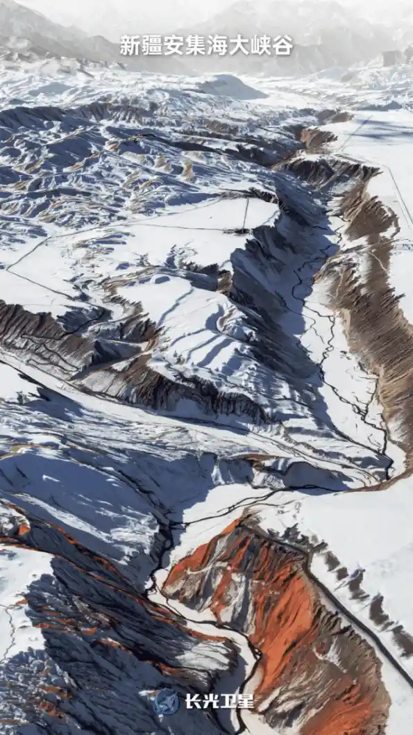 七彩秘境现新疆:卫星视角下的安集海大峡谷惊艳亮相