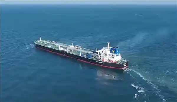 全球首艘甲醇双燃料智能油轮交付，中国智造引领绿色航运新未来