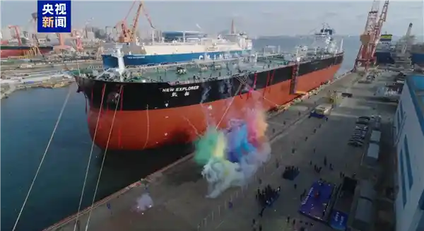 全球首艘甲醇双燃料智能油轮交付，中国智造引领绿色航运新未来