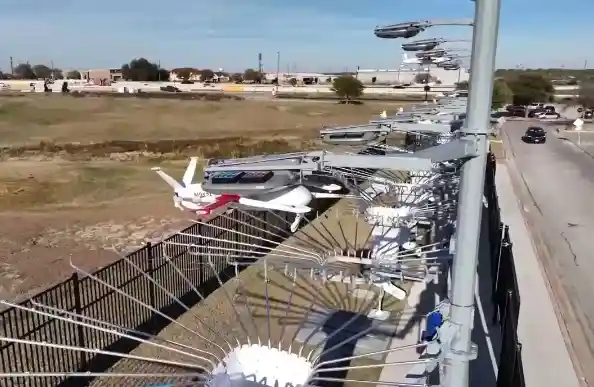 天空快递来了！美国无人机配送试点引爆空域危机：承载力告急，安全警报拉响