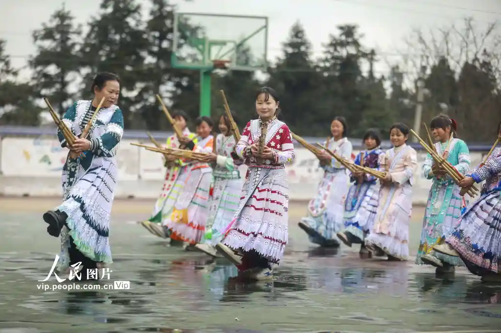 苗舞进校园：黔西打造非遗文化新课堂