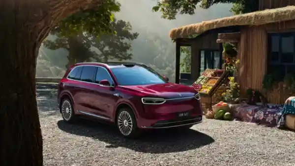 华为智驾不走VLA路线，靳玉志：与小鹏理想分道扬镳