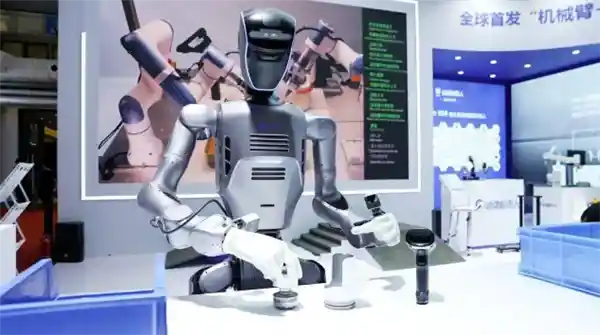 越疆机器人全球基地破十万台！国内首台智能机器人量产新纪录诞生