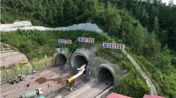 设计时速350公里！西渝高铁桃园隧道群突破地下迷宫