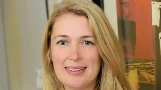 62岁雀巢CEO上任仅一年突遭罢免！卷入职场绯闻风暴引爆全球舆论