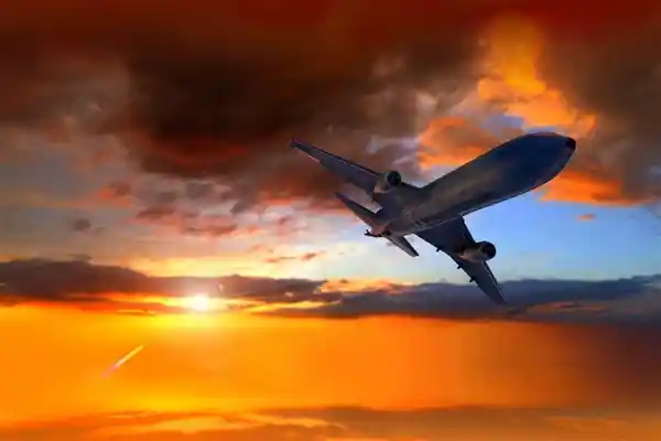 50分钟通话未救F-35：飞行员与工程师空中通话终难阻坠机悲剧